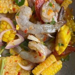 ยำข้าวโพดกุ้งสด