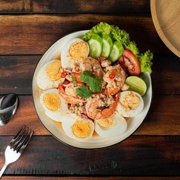 ยำอกไก่ไข่ต้มกุ้งเด้ง