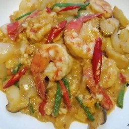 กุ้งผัดไข่เค็มกับข้าว