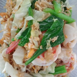 ผัดมาม่า กุ้ง