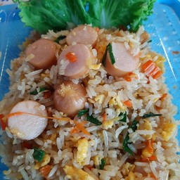 ข้าวผัดใส้กรอก