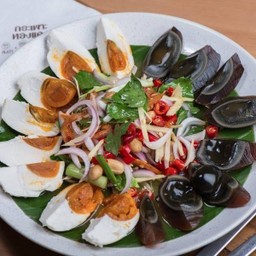 ยำไข่หยินหยาง