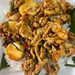 ข้าวกระเพราไก่เต้าหู้
