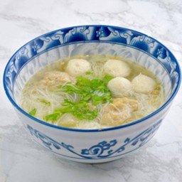 ก๋วยเตี๋ยวลูกชิ้นหมู
