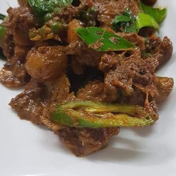 หมูป่าผัดเครื่องแกง