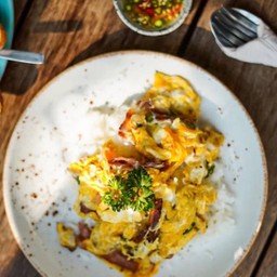 •ข้าวเบคอนภูเขาไฟระเบิด