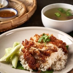 ข้าวมันไก่ตอน นายฮั้วสวนหลวง ร.๙ ตลาดรวมทรัพย์