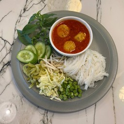 ขนมจีนน้ำยาป่าแอมะซอนลูกชิ้นปลา