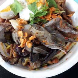 ยำมะม่วงกุ้งสดปูจืดไข่แดงเค็มคะ