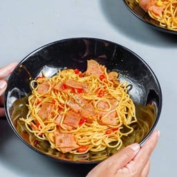 สปาเก็ตตี้แฮมกระเทียมพริกสด