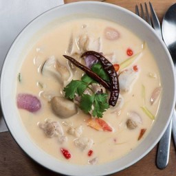 ต้มข่าไก่