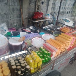 ยำลูกชิ้นพ่อลูกอ่อน(แต๊ก บางตลาด )