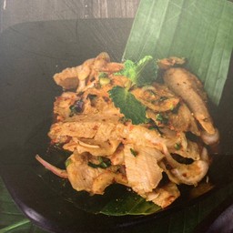 น้ำตกคอหมูย่าง