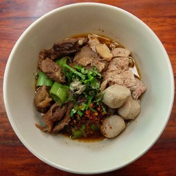 เล็กเรือน้ำตกเนื้อ
