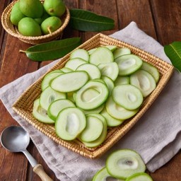 มะม่วงเบา หั่นพร้อมทาน (เปรี้ยวมากหอมมาก) 200g (ไม่มีน้ำจิ้ม)