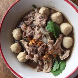 ร้าน ปิ๊ง ปิ๊ง ก๋วยเตี๋ยวแชม์ ก๋วยจั้บญวน