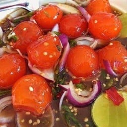 ยำไข่แดงเค็ม