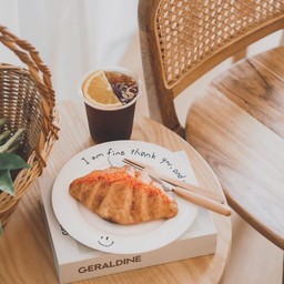 Salted egg croissant x 1 drink