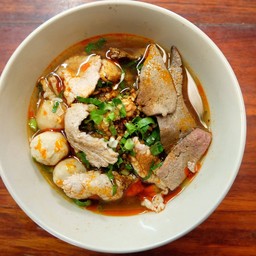 เกาเหลาต้มยำหมู