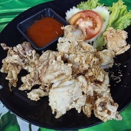 ปลาหมึกทอดกระเทียม