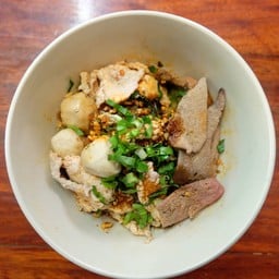 บะหมี่เรือแห้งหมู