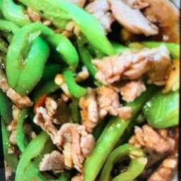 ข้าวผัดพริกหยวกไก่