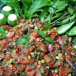 ก้อยหมูดิบ