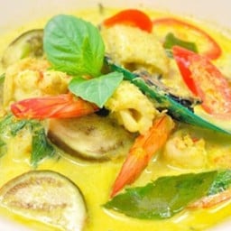 แกงเขียวหวานทะเล (กับข้าว)