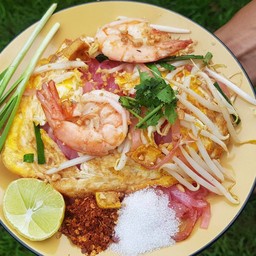 ผัดไทกุ้งสดโบราณสูตรคุณยาย