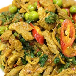 ผัดเครื่องแกงเนื้อ(กับข้าว)