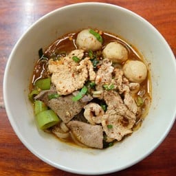 เกาเหลาเรือหมูน้ำตก