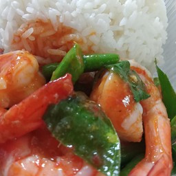 ข้าวราดผัดพริกแกงกุ้ง