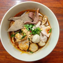 ใหญ่เรือน้ำตกต้มยำหมู