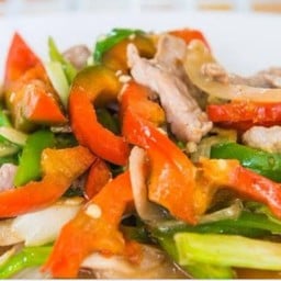 หมูผัดพริกอ่อน (กับข้าว)
