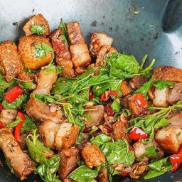 ข้าวกะเพราหมูกรอบ