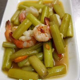 สายบัวผัดกะปิกุ้งสด