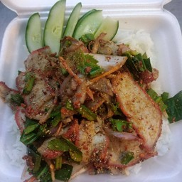 ข้าวยำหมูแดงแซบ