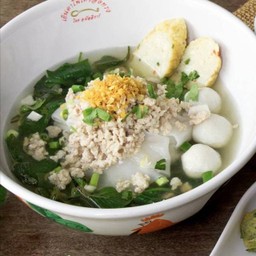 Rice Noodle With Chinese Violet And Mincod Pork,Fish Ball in Clean Soup
