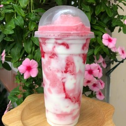 สตอเบอรี่สมูตตี้โยเกิร์ต