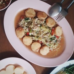 ผัดกุยช่ายขาวเต้าหู้ หมูสับ ,หมูกรอบ ,กุ้ง