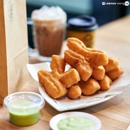 ชุมพล ปาท่องโก๋ Thai Taste Hub Mahanakhon CUBE