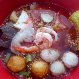 เย็นตาโฟยำรวมหมู+ทะเล