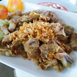 ใส้ทอดกระเทียม
