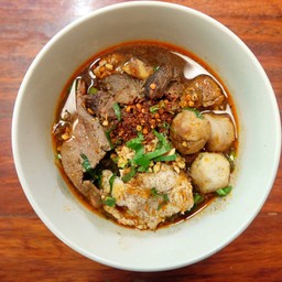 เกาเหลารวมน้ำตกต้มยำ (พิเศษ)