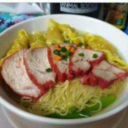 ชายสี่ บะหมี่เกี๊ยว คุณประทีป