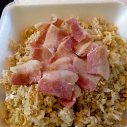 ข้าวผัดฮอกไกโดเบคอนอบ