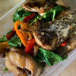 ปลาช่อนทอดผัดพริกสด