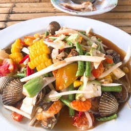 ตำหอยแครงยอดมะพร้าวข้าวโพด