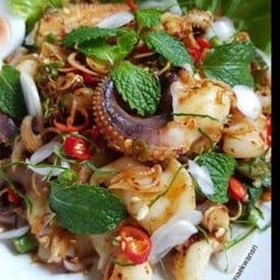 พล่าปลาหมึกพริกเผา