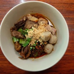 เกาเหลาเนื้อน้ำตกต้มยำ (พิเศษ)